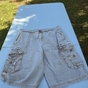 BKE men’s khaki cargo shorts